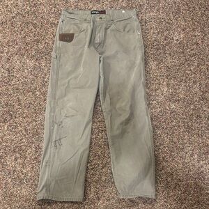 Wrangler Carpenter Pants in Olive